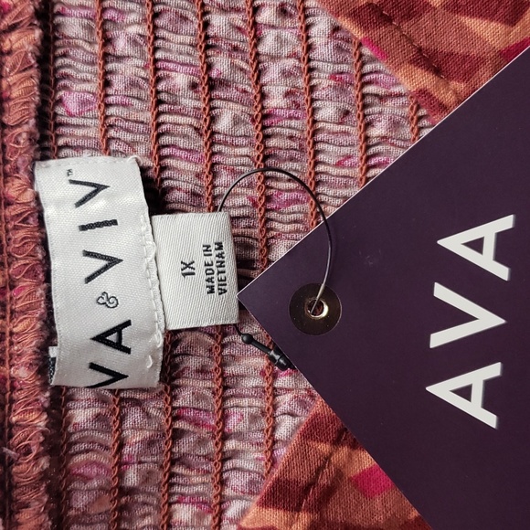 Ava & Viv Geometric Puffed Sleeve Blouse Size 1X NWT - 2/$15 - Picture 6 of 8